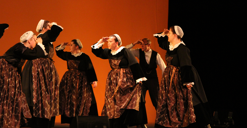 Cercle celtique d'Ahès (Carhaix-Plouguer)